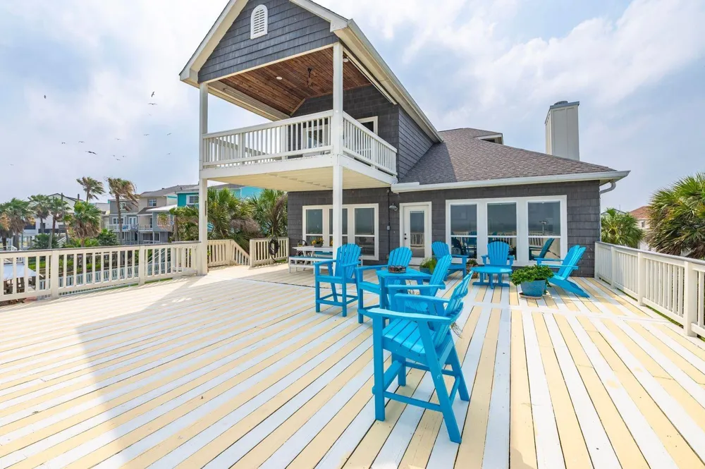 12 Tiki Circle Tiki Island, TX 77554