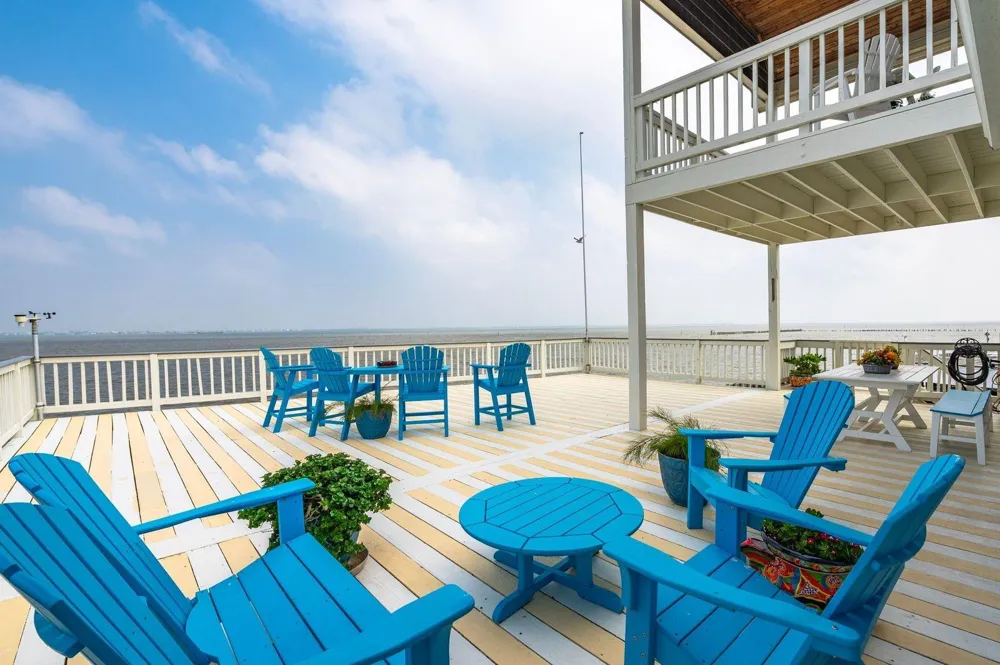12 Tiki Circle Tiki Island, TX 77554