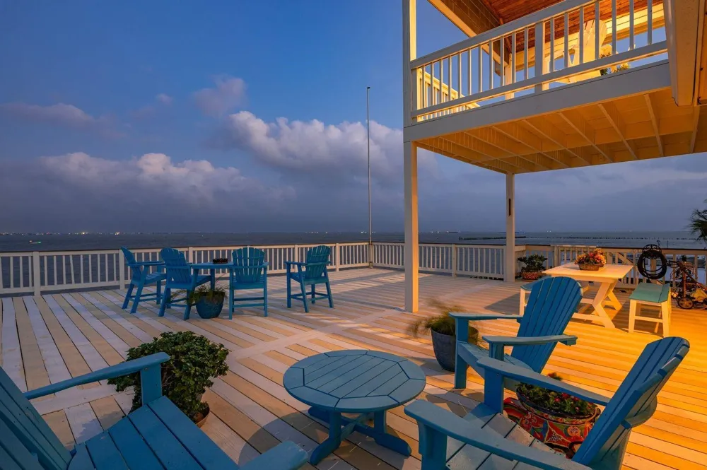 12 Tiki Circle Tiki Island, TX 77554