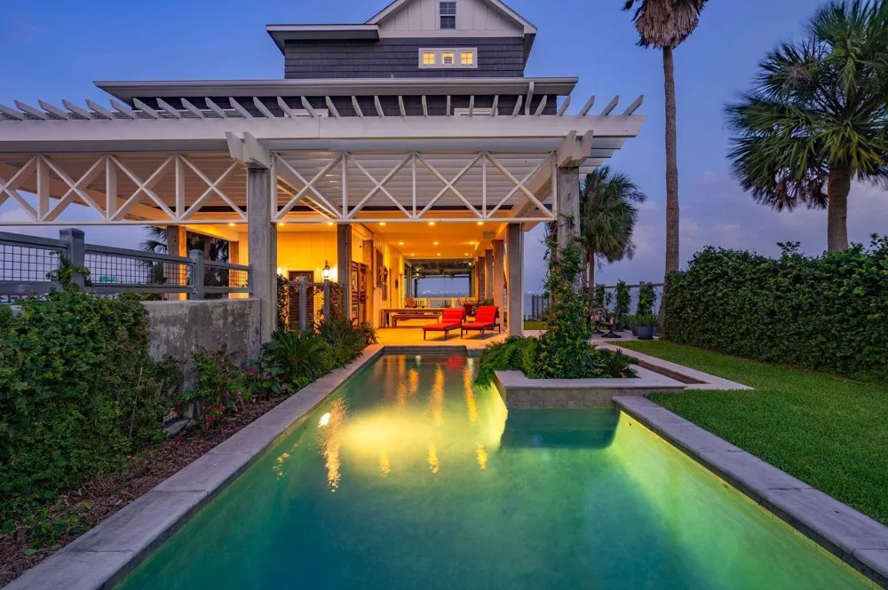 12 Tiki Circle Tiki Island, TX 77554