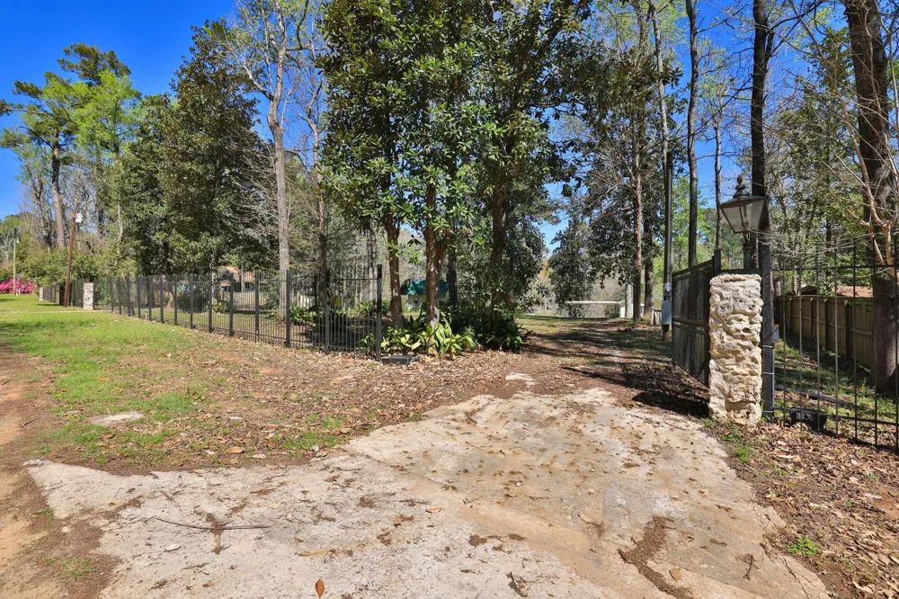 400 Driftwood Drive Goodrich, TX 77335