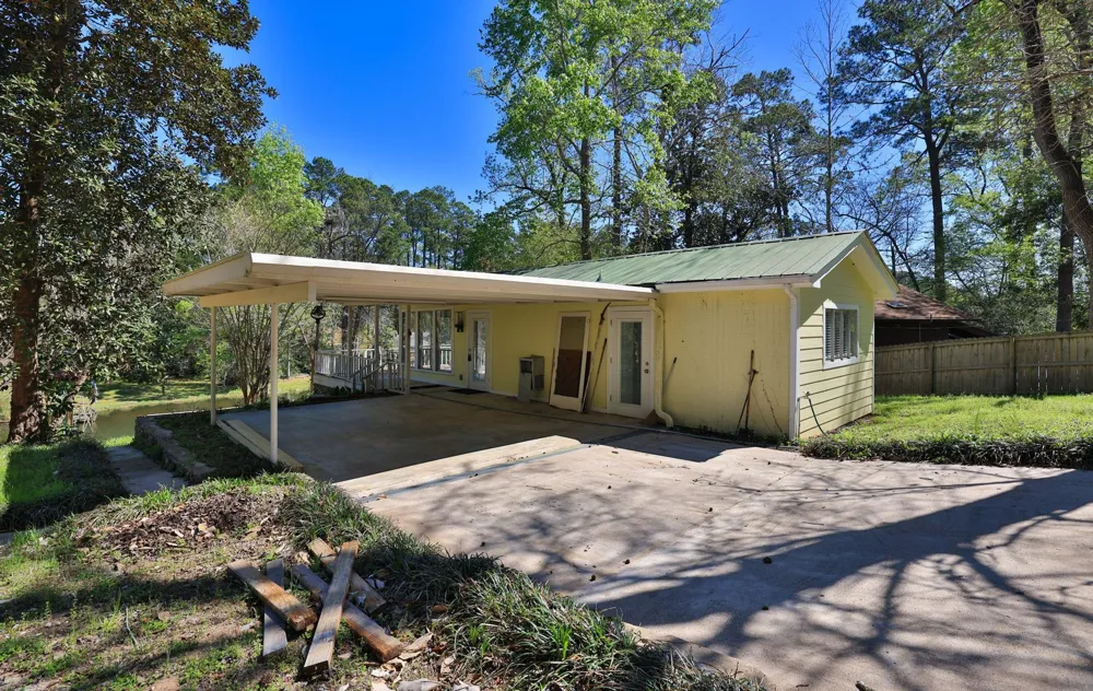 400 Driftwood Drive Goodrich, TX 77335