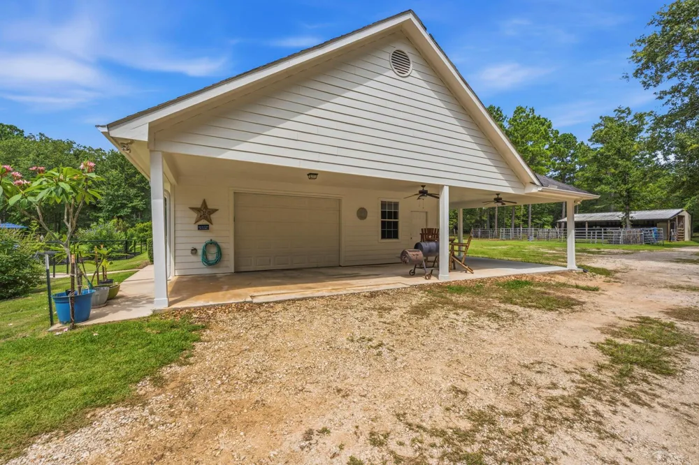 9219 Amelia Drive Anderson, TX 77830