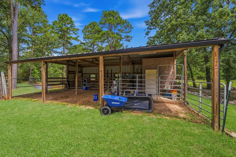 9219 Amelia Drive Anderson, TX 77830