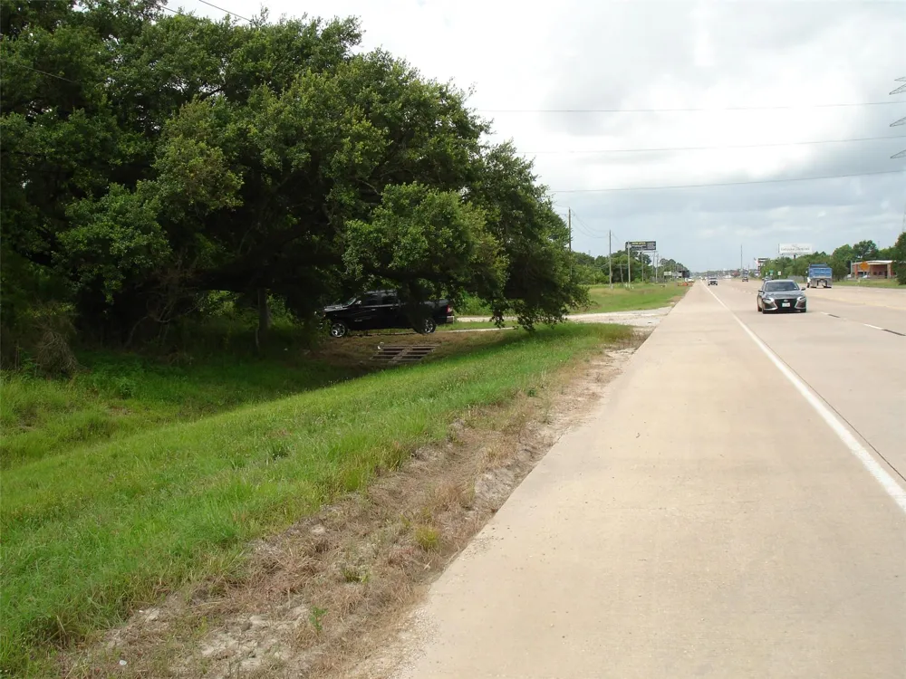 3207 W Parkwood Avenue Friendswood, TX 77546