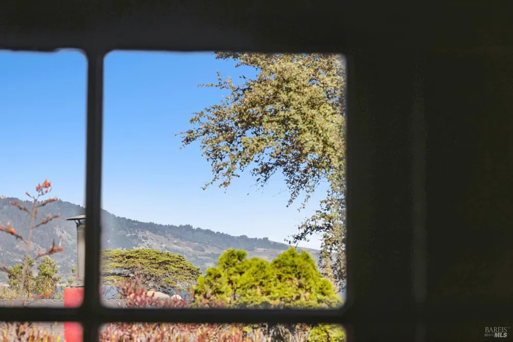 10 Canyon Avenue Bolinas, CA 94924