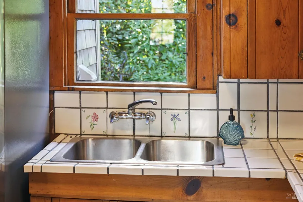 10 Canyon Avenue Bolinas, CA 94924