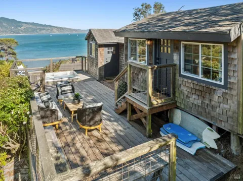10 Canyon Avenue