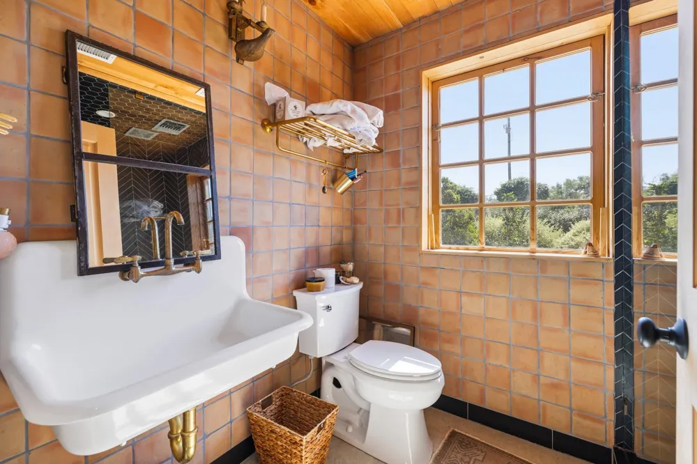 745 Dusty Farm Lane Fredericksburg, TX 78624
