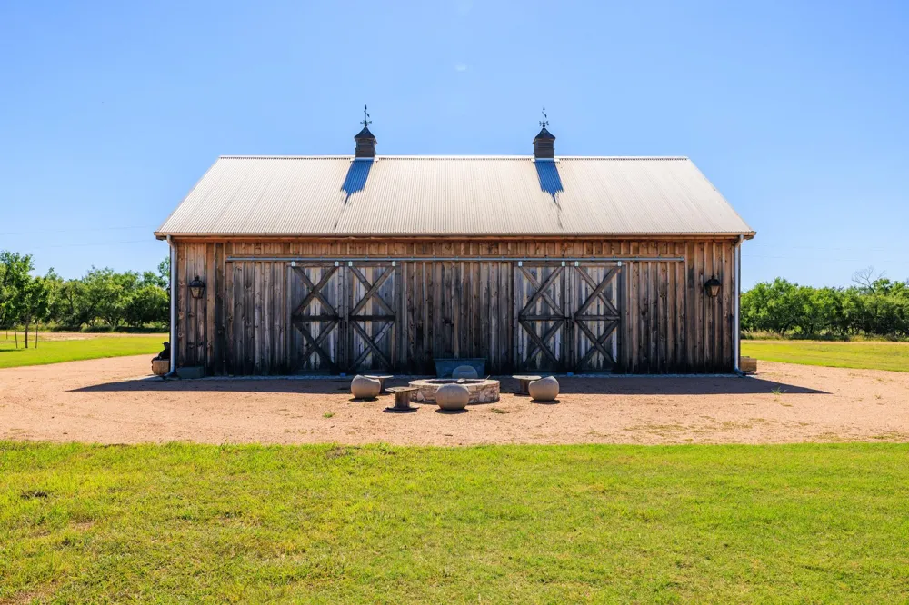 745 Dusty Farm Lane Fredericksburg, TX 78624
