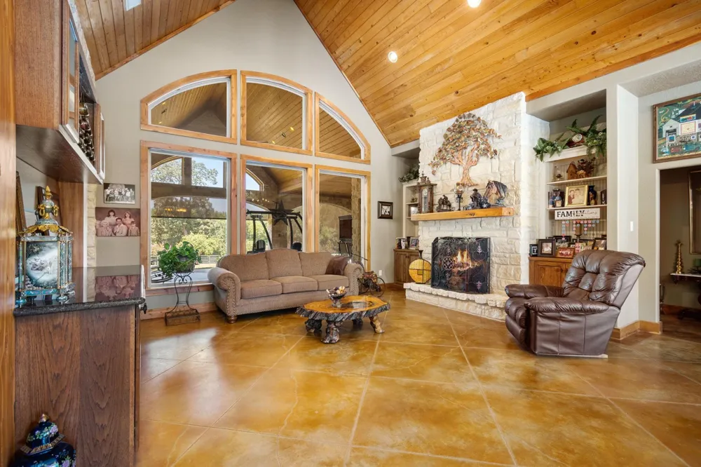 4161 Fm 2666 Road Shepherd, TX 77371