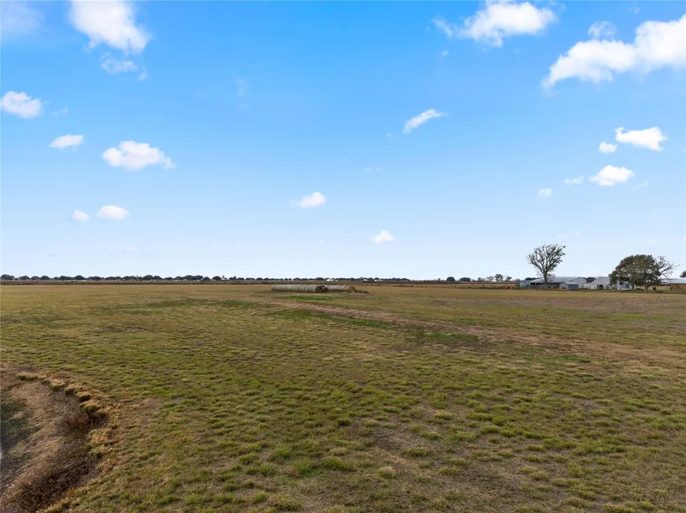 Shenley Road Guy, TX 77444