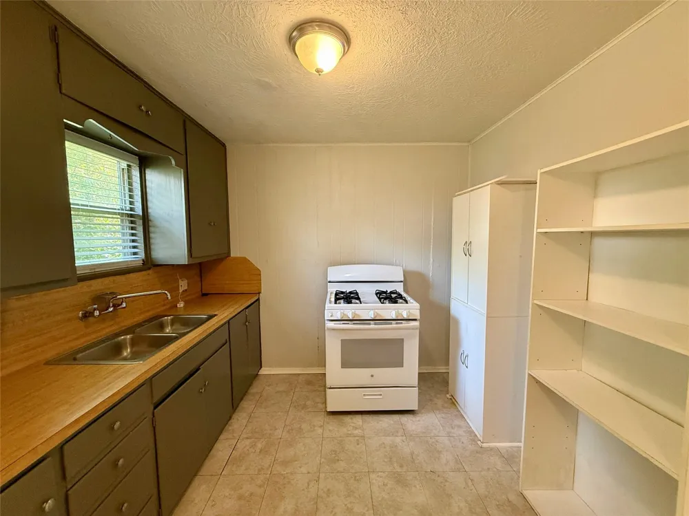 502 E Jackson Street West Columbia, TX 77486
