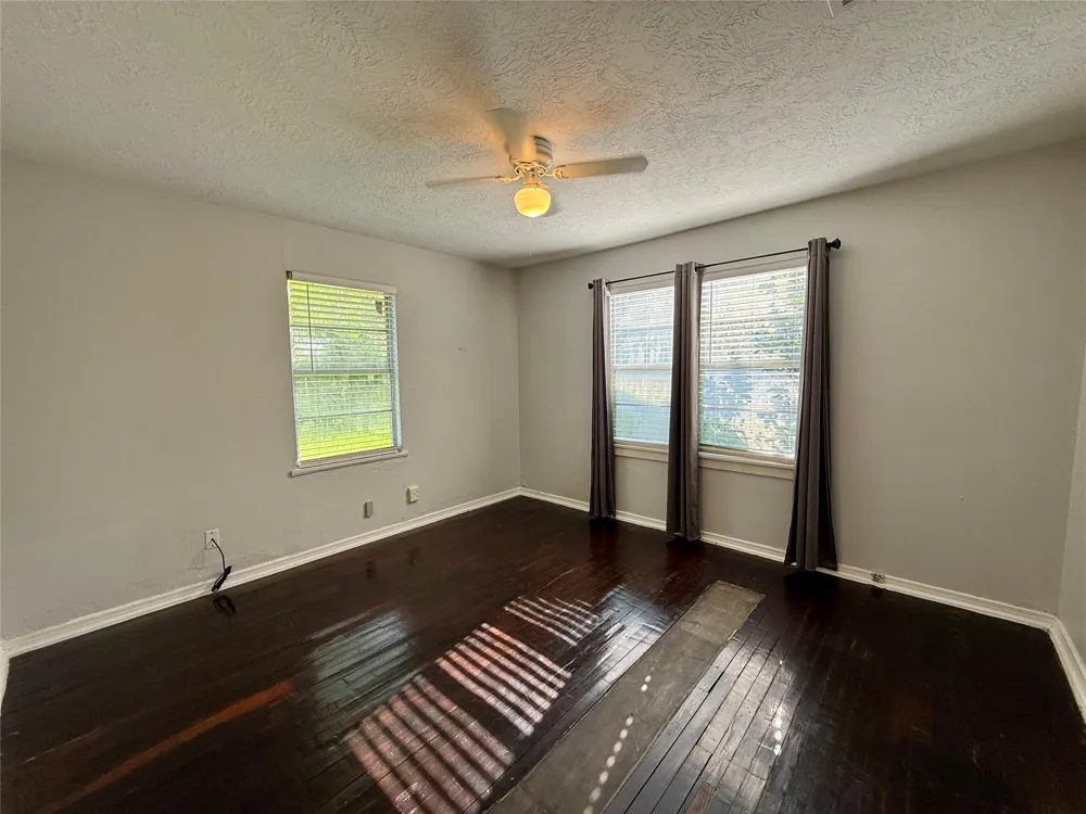502 E Jackson Street West Columbia, TX 77486