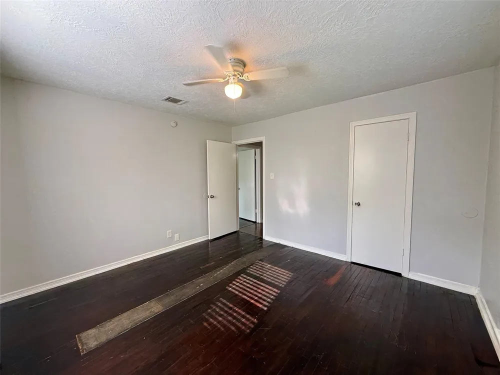 502 E Jackson Street West Columbia, TX 77486