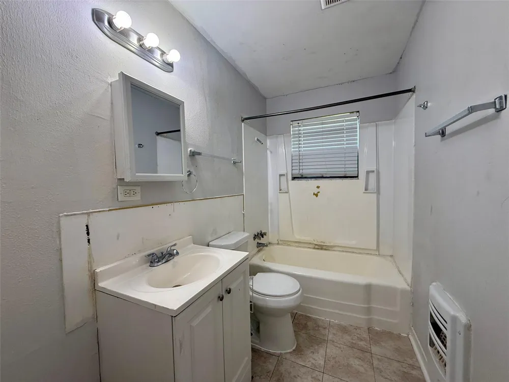 502 E Jackson Street West Columbia, TX 77486