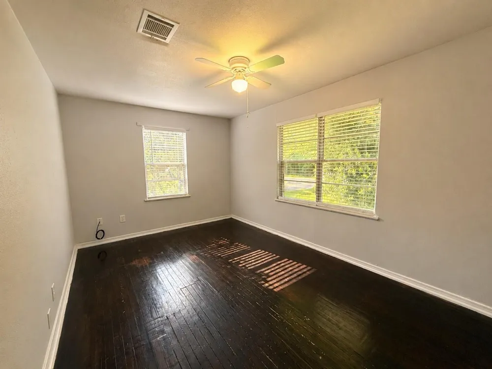 502 E Jackson Street West Columbia, TX 77486