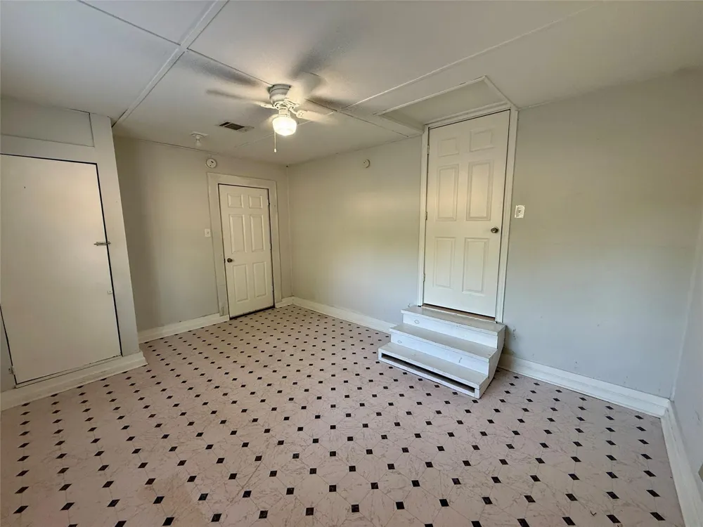 502 E Jackson Street West Columbia, TX 77486