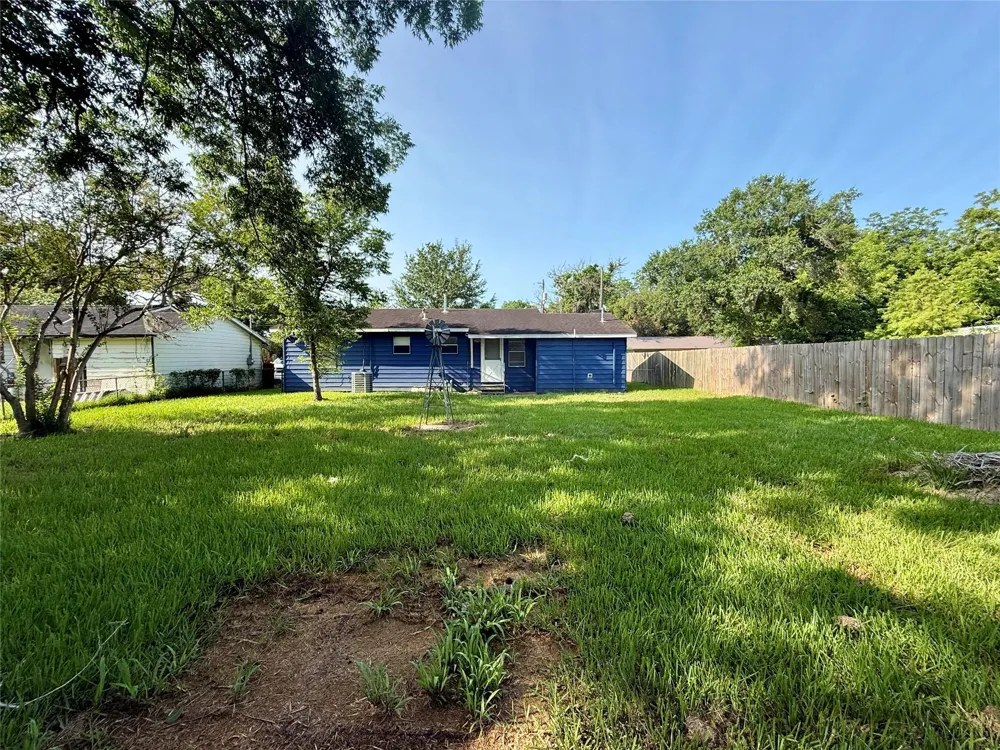 502 E Jackson Street West Columbia, TX 77486