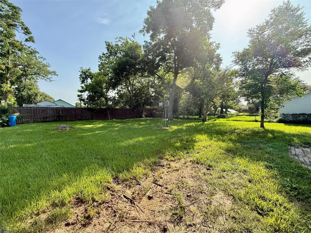 502 E Jackson Street West Columbia, TX 77486