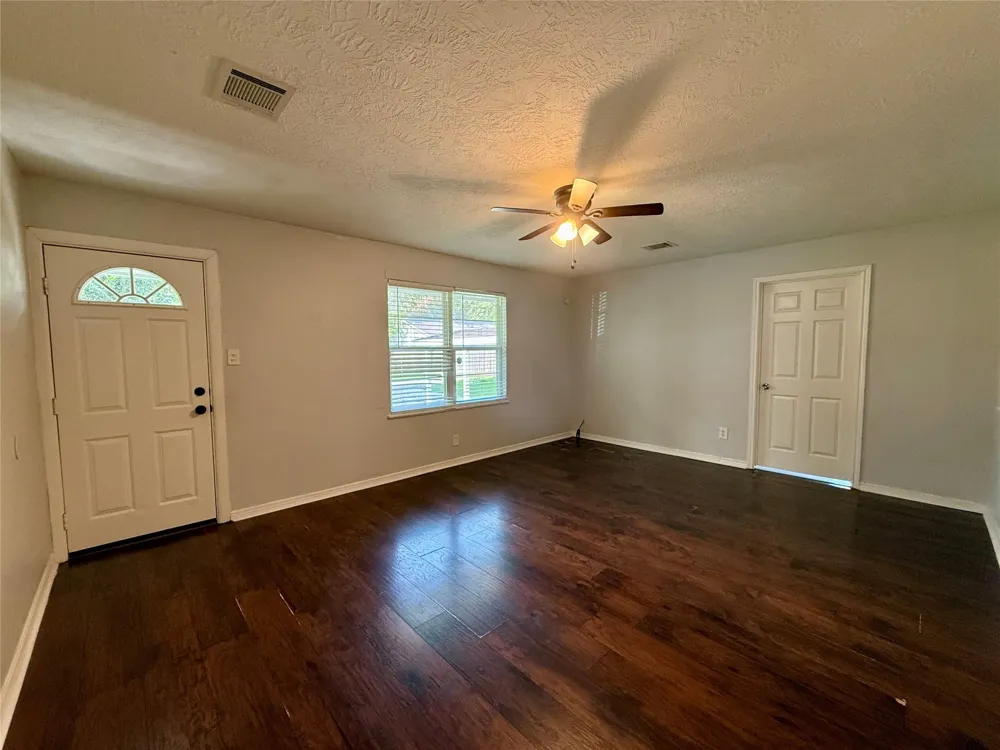 502 E Jackson Street West Columbia, TX 77486