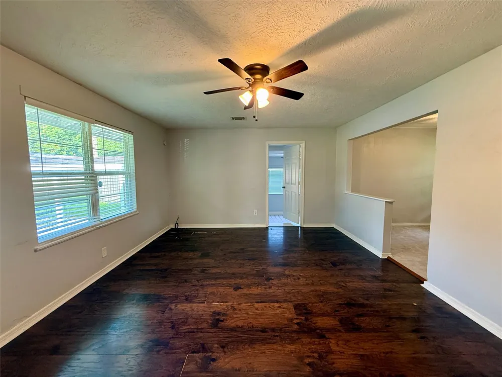 502 E Jackson Street West Columbia, TX 77486