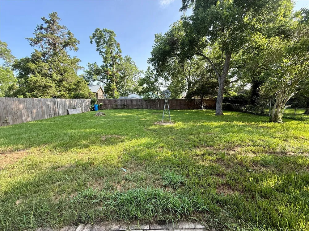 502 E Jackson Street West Columbia, TX 77486