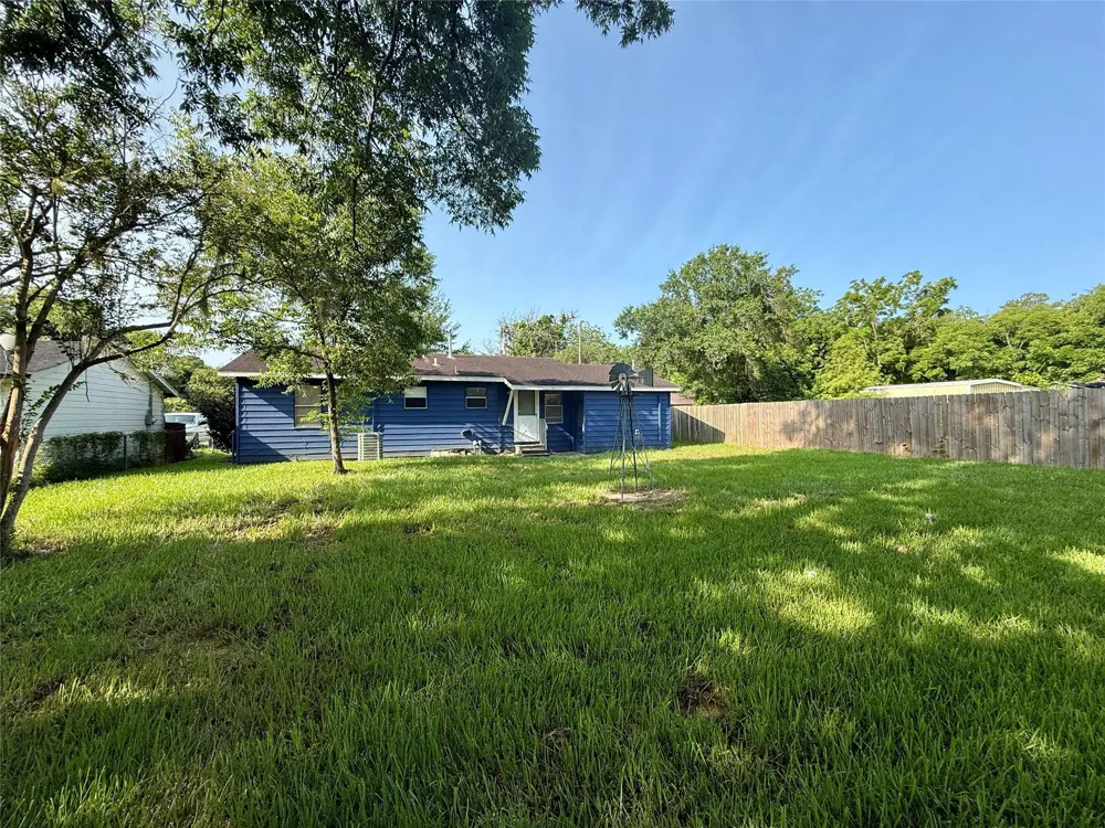 502 E Jackson Street West Columbia, TX 77486