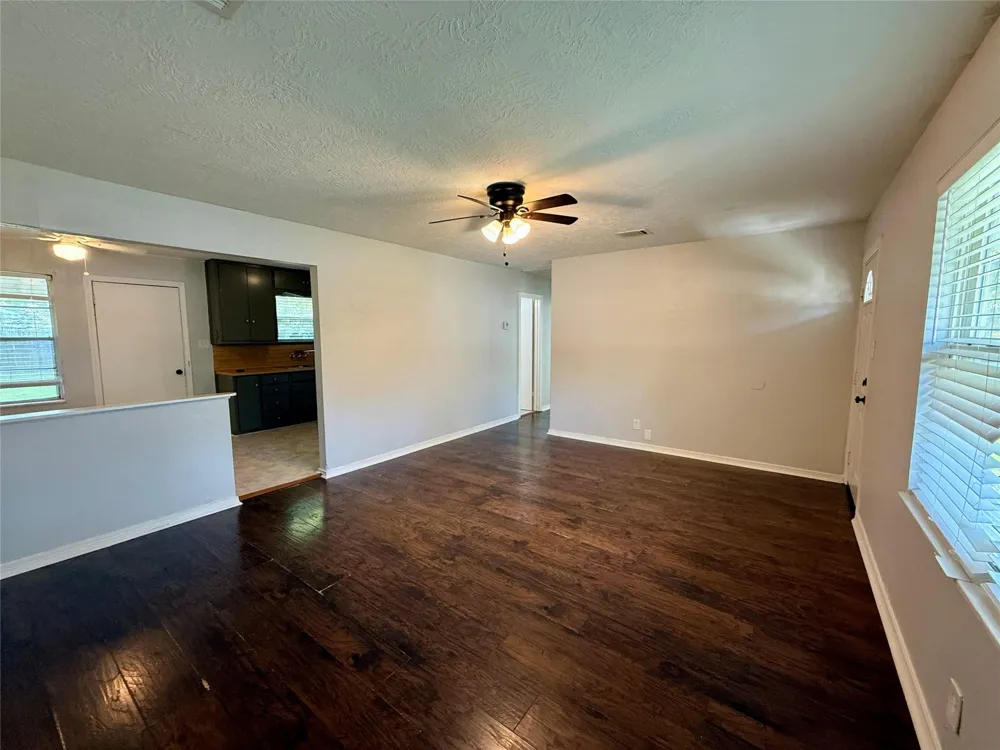 502 E Jackson Street West Columbia, TX 77486