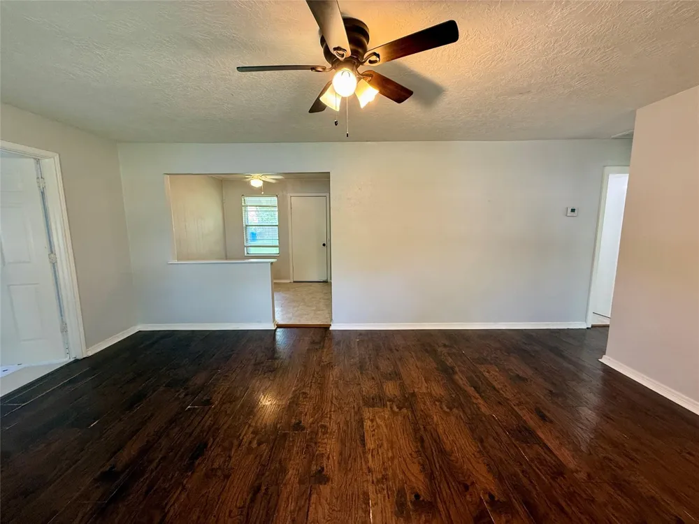 502 E Jackson Street West Columbia, TX 77486