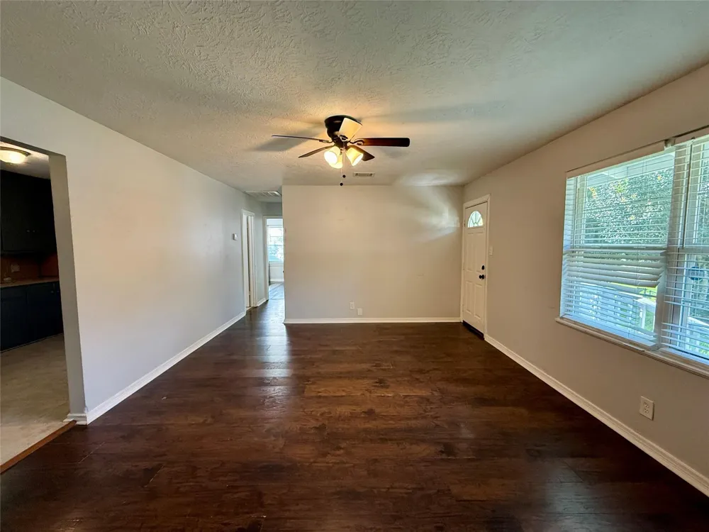 502 E Jackson Street West Columbia, TX 77486