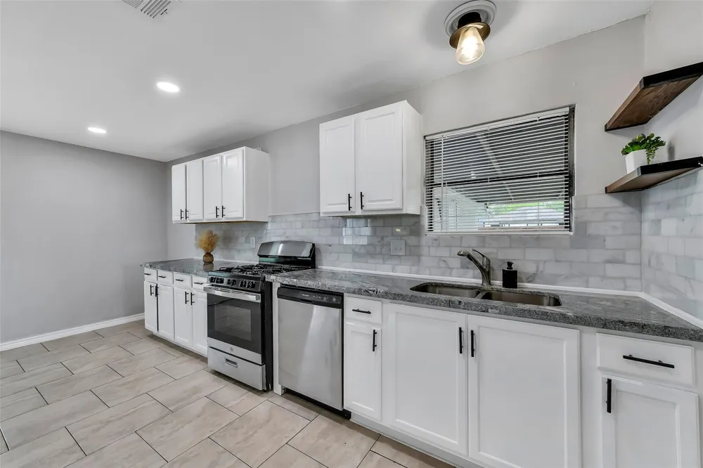 822 Dutch Street Deer Park, TX 77536