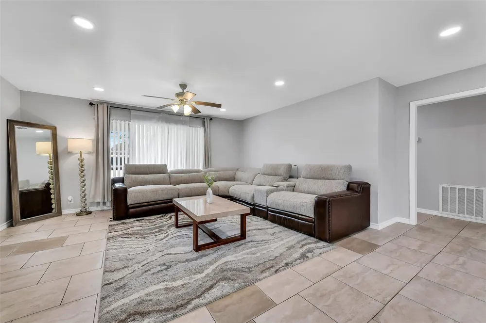 822 Dutch Street Deer Park, TX 77536
