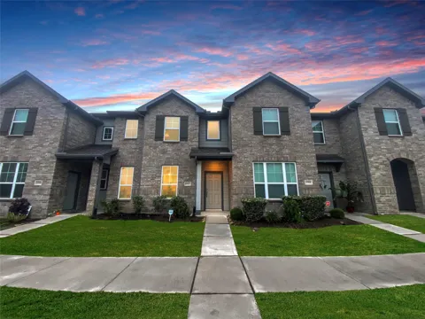 11922 Amber Oak Way