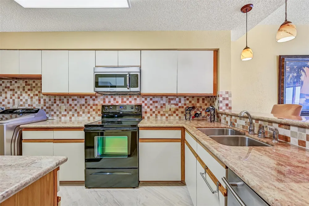 7700 Seawall Boulevard #402 Galveston, TX 77551