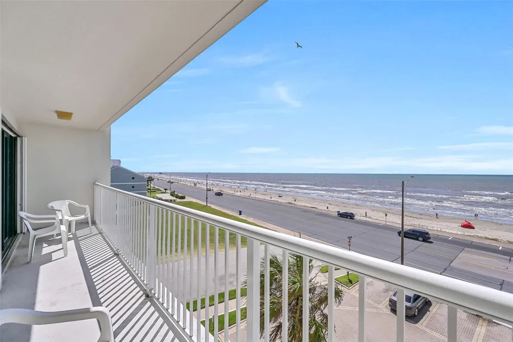 7700 Seawall Boulevard #402 Galveston, TX 77551
