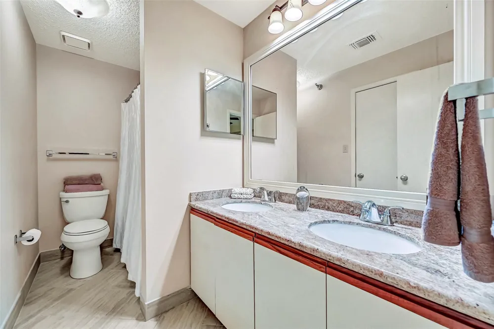 7700 Seawall Boulevard #402 Galveston, TX 77551
