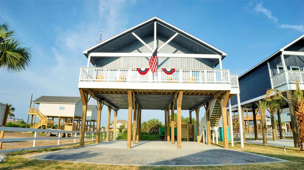 1041 Johnson Road Gilchrist, TX 77617