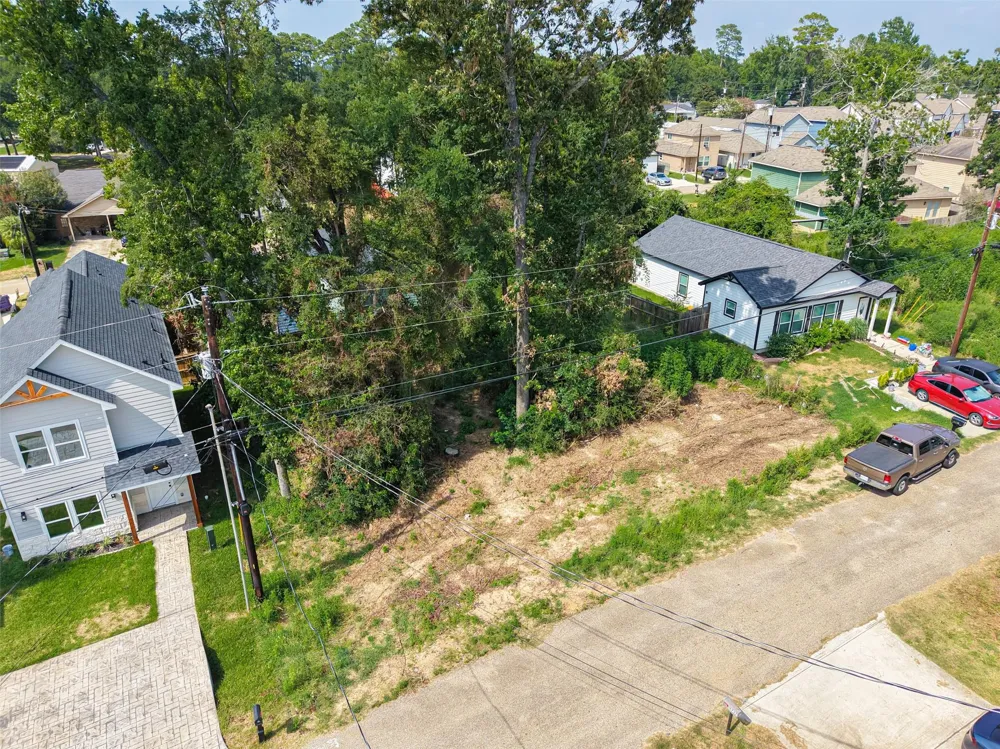 16708 E Ivanhoe Montgomery, TX 77316