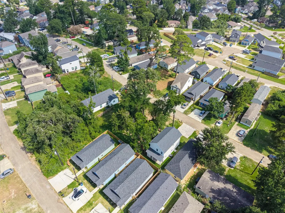 16708 E Ivanhoe Montgomery, TX 77316