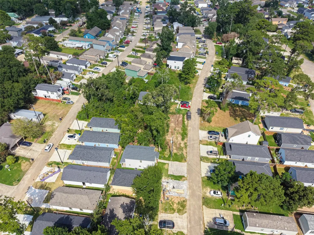 16708 E Ivanhoe Montgomery, TX 77316