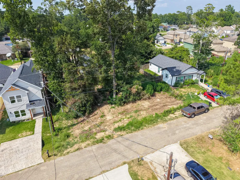 16708 E Ivanhoe Montgomery, TX 77316