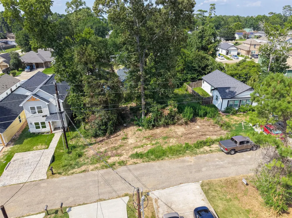 16708 E Ivanhoe Montgomery, TX 77316