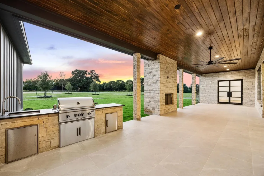 133 Drake Lane Round Top, TX 78954