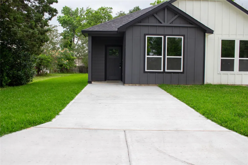 106 Runnels Street #B Willis, TX 77378