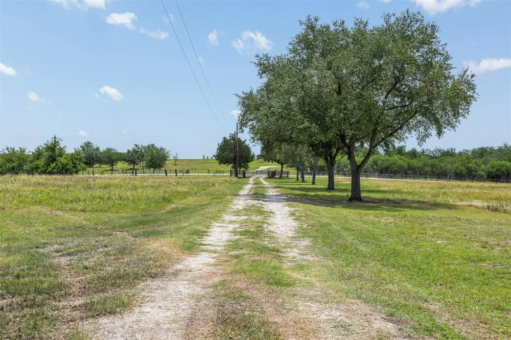 Mustang Rd Brenham, TX 77833