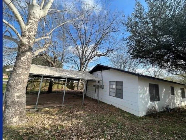 114 Irwin Columbus, TX 78934