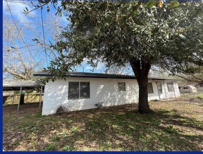114 Irwin Columbus, TX 78934