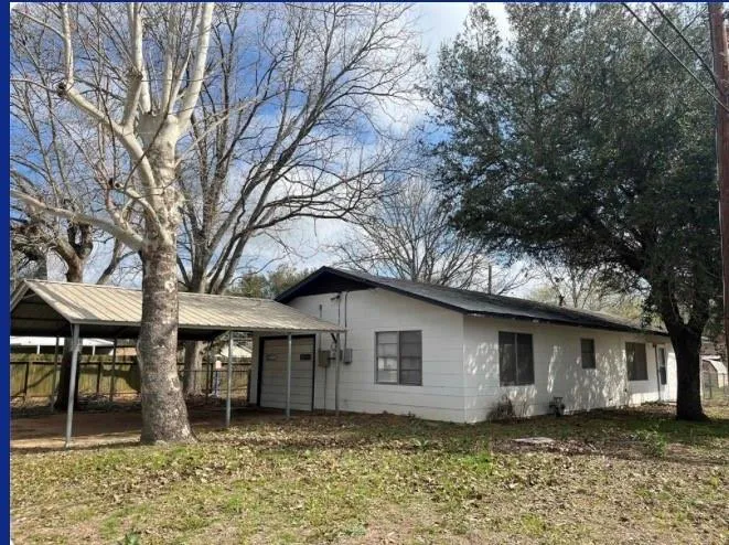 114 Irwin Columbus, TX 78934