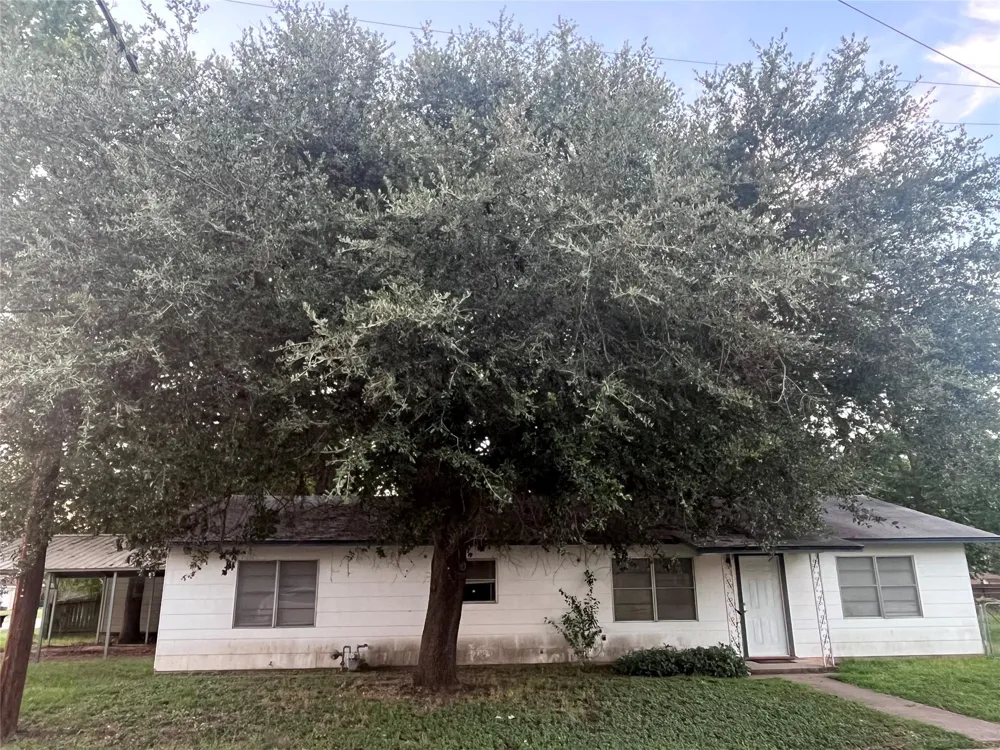 114 Irwin Columbus, TX 78934